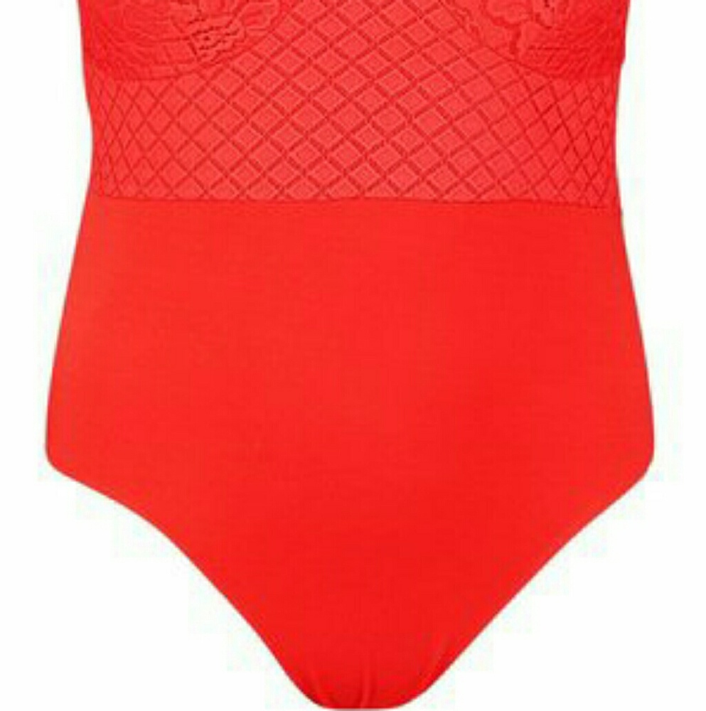 Sold Carly Eyelash Lace Cherry Red US Size 2 - Picture 3 of 4